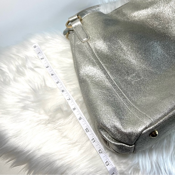 COPY - COPY - G.I.L.I. Metallic Silver Leather Satchel Bag - Picture 15 of 16